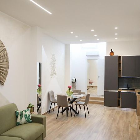 Luxury Regina 14 Apartment Bari Luaran gambar