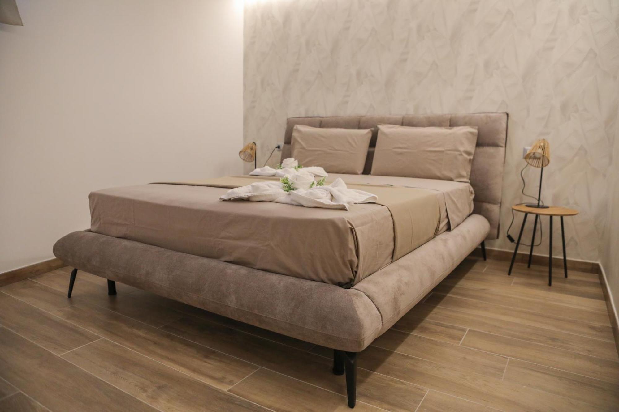 Luxury Regina 14 Apartment Bari Luaran gambar