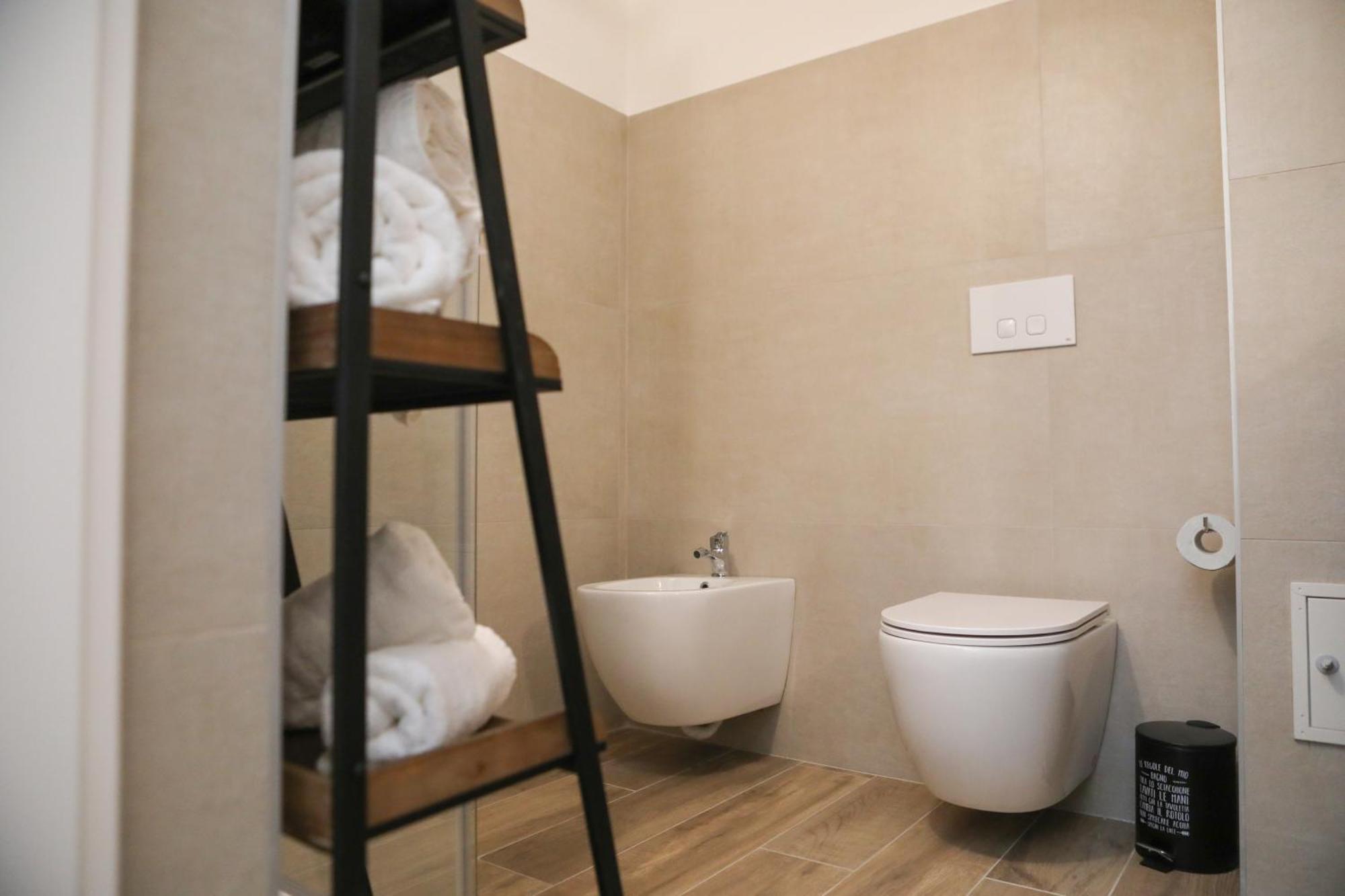 Luxury Regina 14 Apartment Bari Luaran gambar
