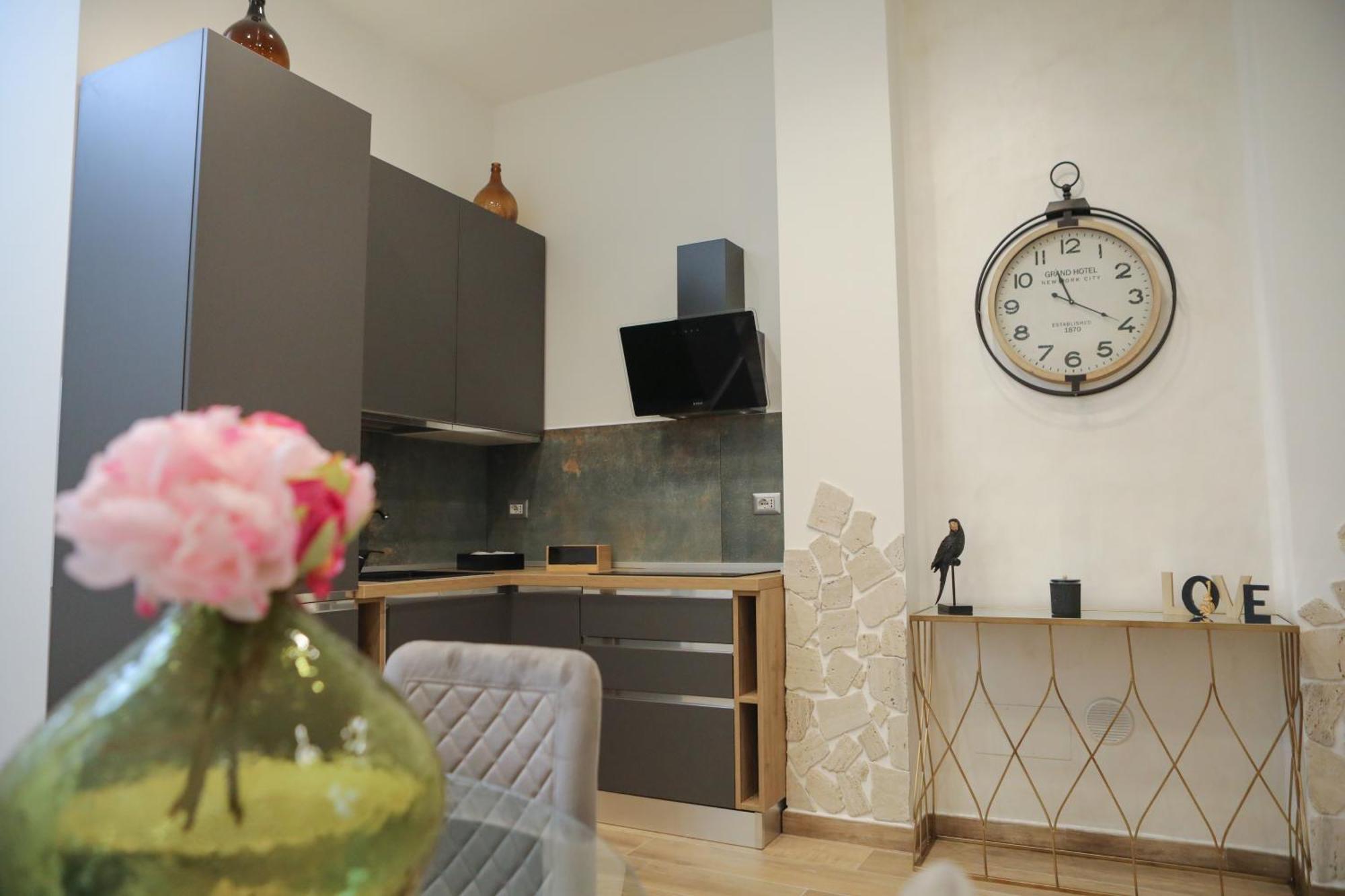 Luxury Regina 14 Apartment Bari Luaran gambar