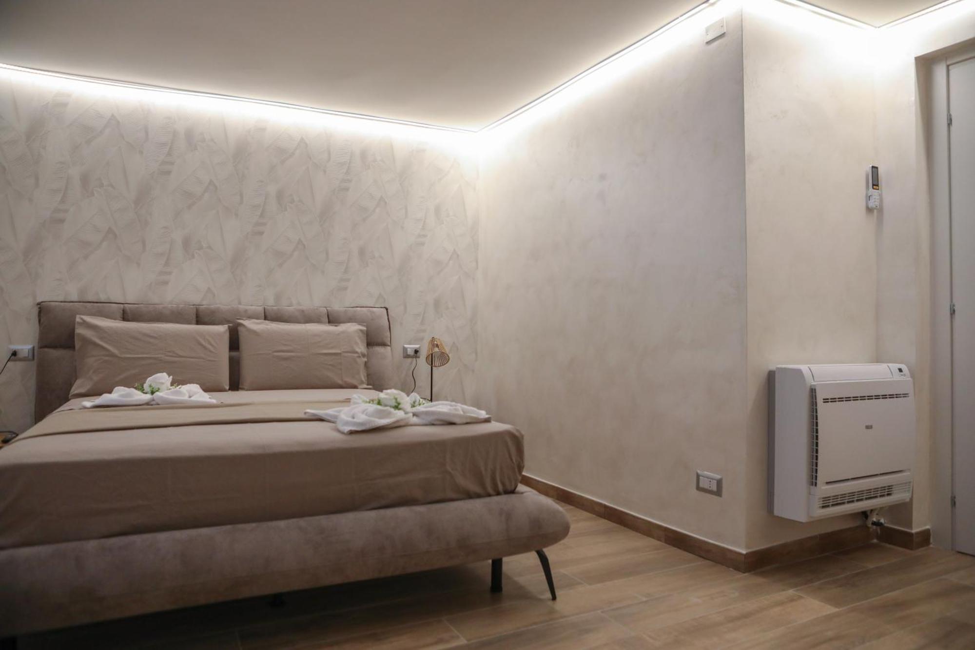 Luxury Regina 14 Apartment Bari Luaran gambar